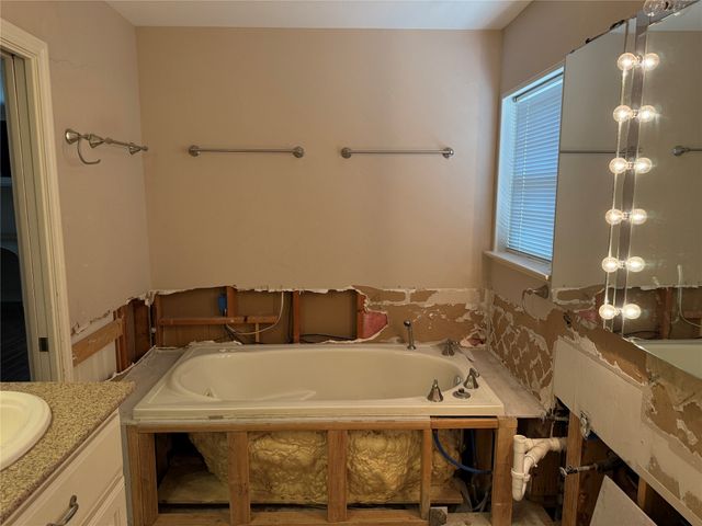 1816 Woodridge Drive, Arlington, TX 76013