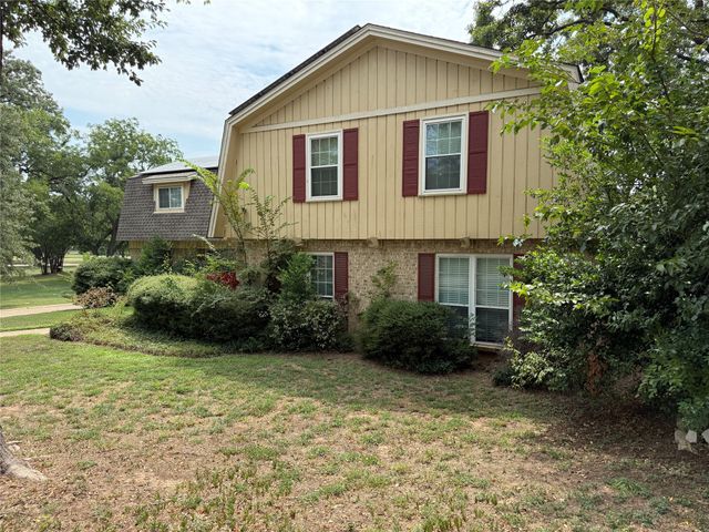 1816 Woodridge Drive, Arlington, TX 76013