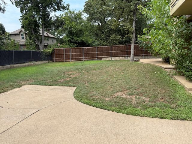 1816 Woodridge Drive, Arlington, TX 76013
