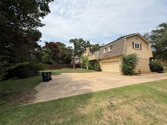 1816 Woodridge Drive, Arlington, TX 76013