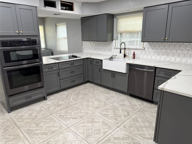 1816 Woodridge Drive, Arlington, TX 76013