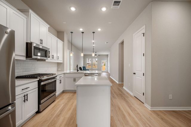 381 Darley Oak DR, Dripping Springs, TX 78620