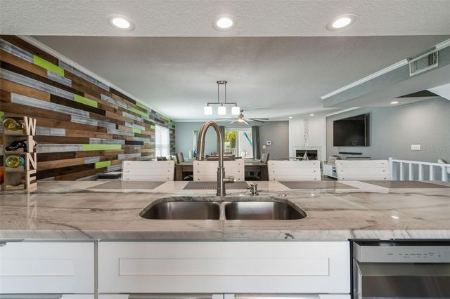 1117 PINELLAS BAYWAY S 301, St Petersburg, FL 33715