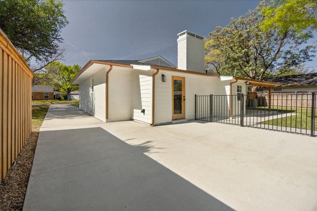 6746 Braeburn Drive, Dallas, TX 75214