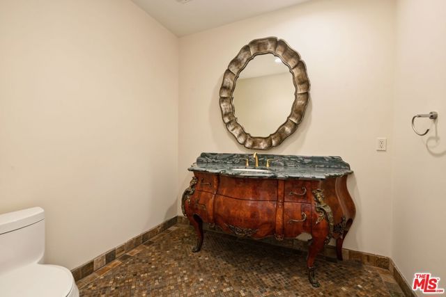 419 N Laurel Avenue, Los Angeles, CA 90048