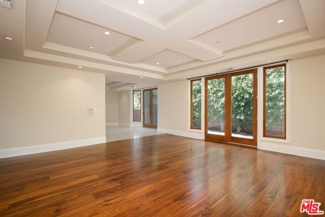 419 N Laurel Avenue, Los Angeles, CA 90048