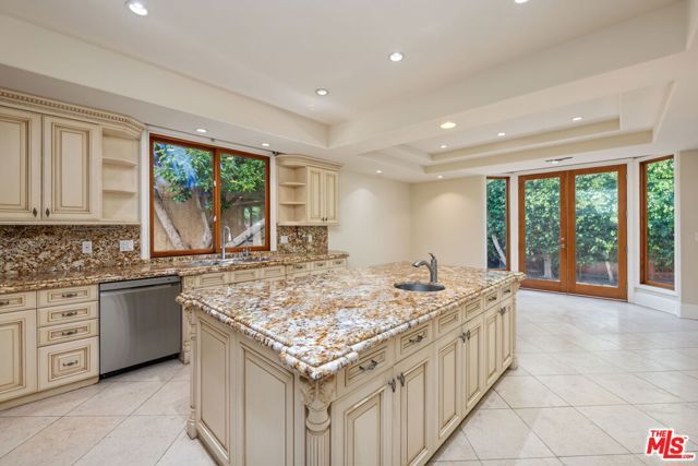 419 N Laurel Avenue, Los Angeles, CA 90048