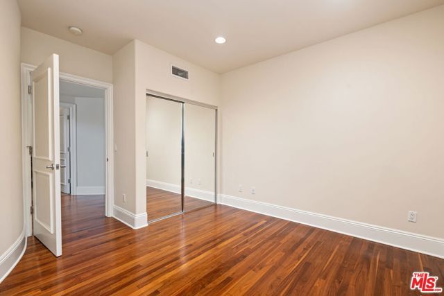 419 N Laurel Avenue, Los Angeles, CA 90048