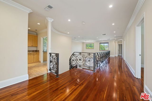 419 N Laurel Avenue, Los Angeles, CA 90048