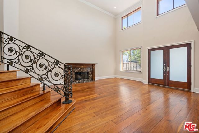 419 N Laurel Avenue, Los Angeles, CA 90048