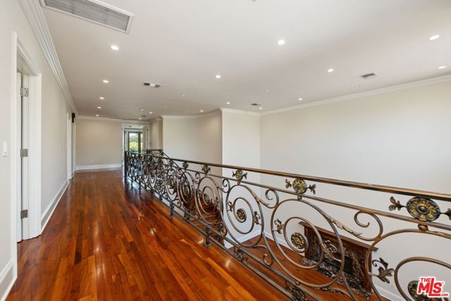 419 N Laurel Avenue, Los Angeles, CA 90048