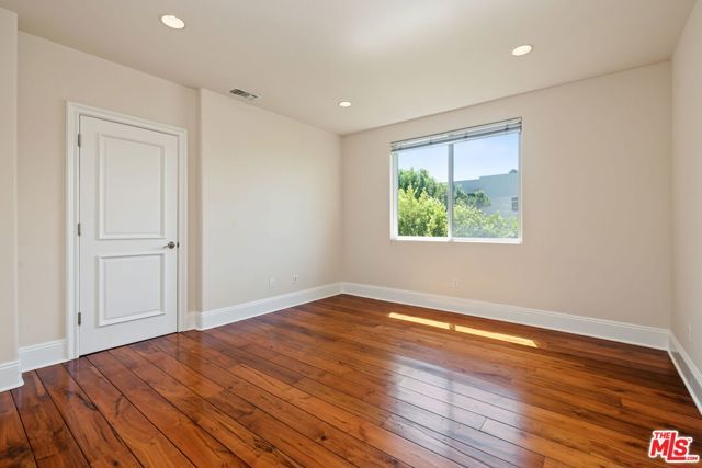 419 N Laurel Avenue, Los Angeles, CA 90048