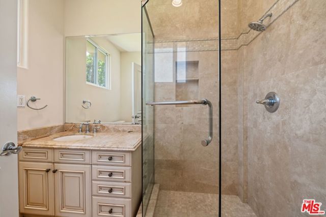 419 N Laurel Avenue, Los Angeles, CA 90048