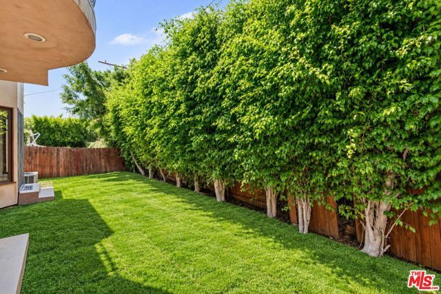 419 N Laurel Avenue, Los Angeles, CA 90048