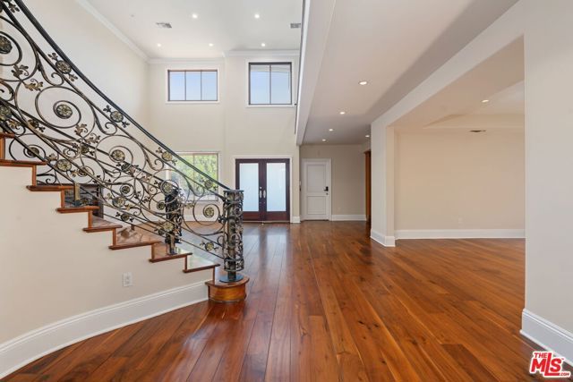 419 N Laurel Avenue, Los Angeles, CA 90048