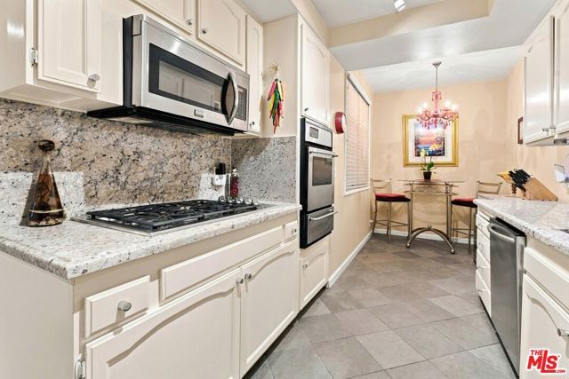 8455 Fountain Avenue 206, West Hollywood, CA 90069