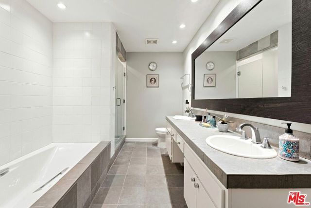 8455 Fountain Avenue 206, West Hollywood, CA 90069