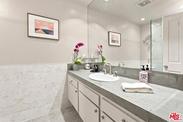 8455 Fountain Avenue 206, West Hollywood, CA 90069