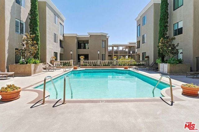 8455 Fountain Avenue 206, West Hollywood, CA 90069