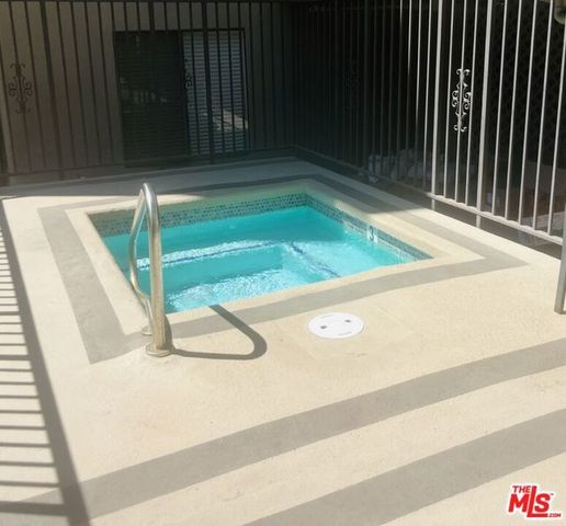 8455 Fountain Avenue 206, West Hollywood, CA 90069