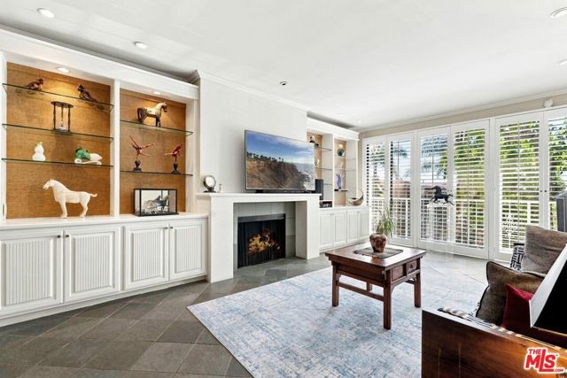 8455 Fountain Avenue 206, West Hollywood, CA 90069
