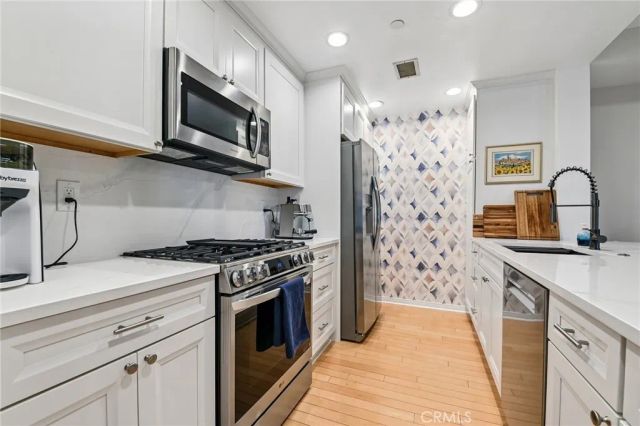 12000 Goshen Avenue 203, Los Angeles, CA 90049