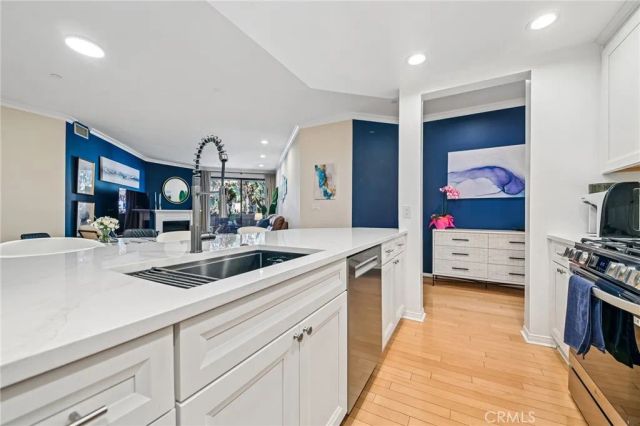 12000 Goshen Avenue 203, Los Angeles, CA 90049