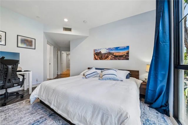 12000 Goshen Avenue 203, Los Angeles, CA 90049