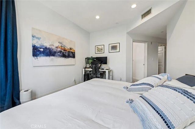 12000 Goshen Avenue 203, Los Angeles, CA 90049