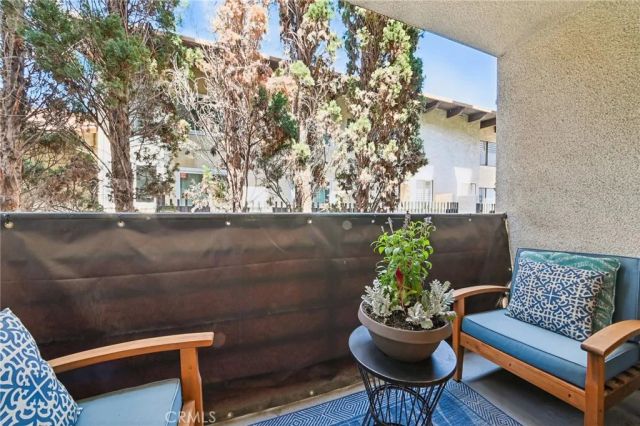 12000 Goshen Avenue 203, Los Angeles, CA 90049