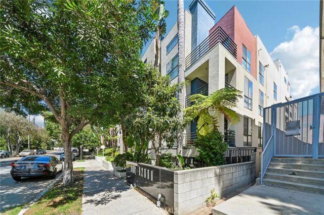 12000 Goshen Avenue 203, Los Angeles, CA 90049