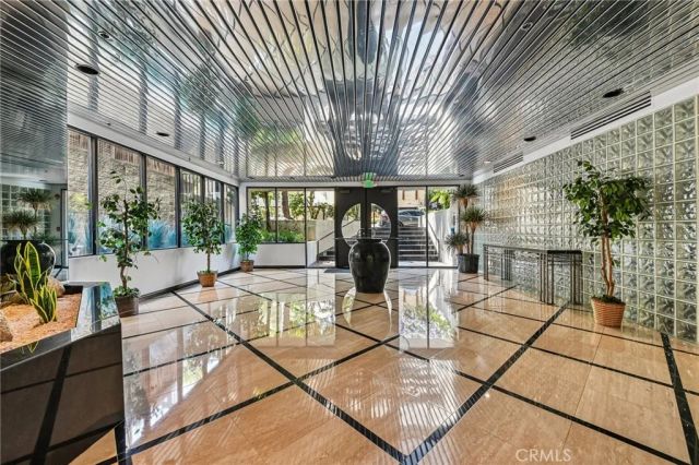 12000 Goshen Avenue 203, Los Angeles, CA 90049