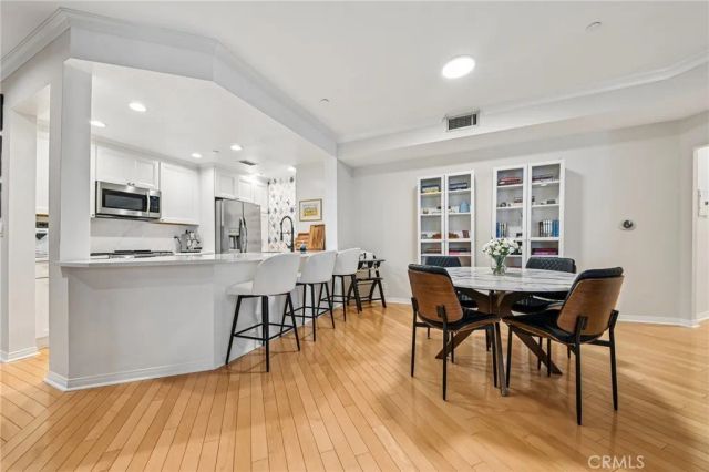12000 Goshen Avenue 203, Los Angeles, CA 90049