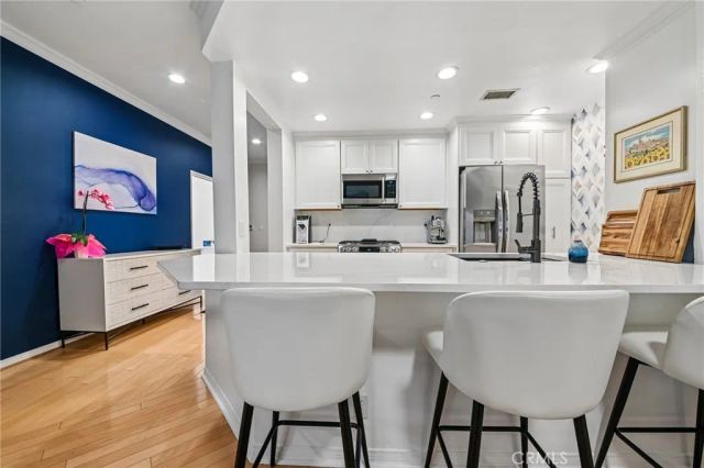 12000 Goshen Avenue 203, Los Angeles, CA 90049