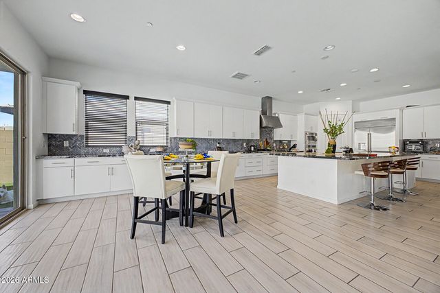2010 E VILLA LINDA Drive, Phoenix, AZ 85024
