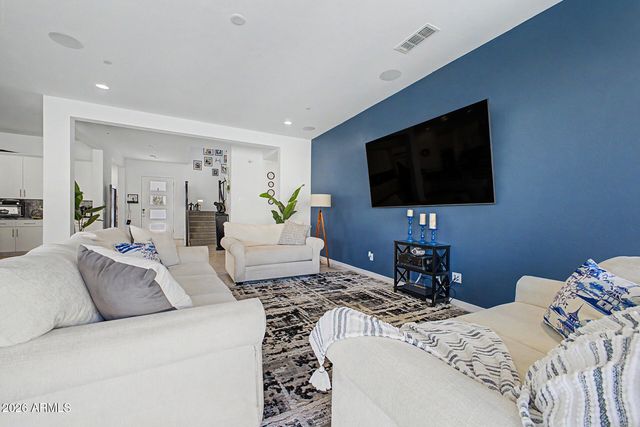 2010 E VILLA LINDA Drive, Phoenix, AZ 85024