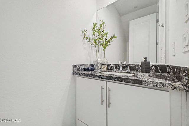 2010 E VILLA LINDA Drive, Phoenix, AZ 85024