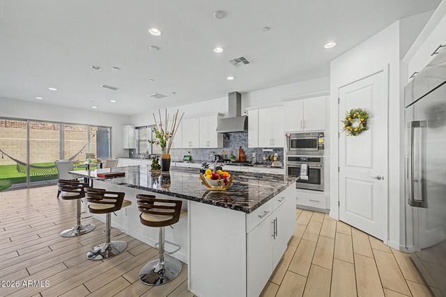 2010 E VILLA LINDA Drive, Phoenix, AZ 85024