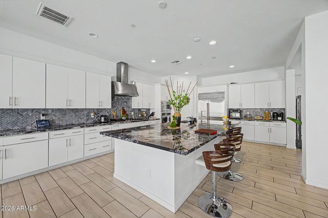 2010 E VILLA LINDA Drive, Phoenix, AZ 85024