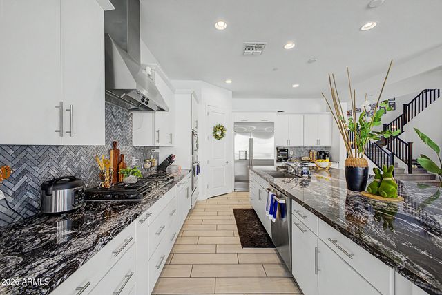 2010 E VILLA LINDA Drive, Phoenix, AZ 85024