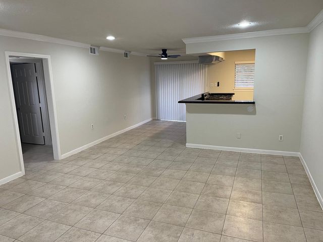 8229 Kingsbrook Road 228, Houston, TX 77024