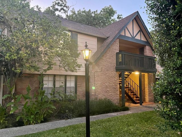 8229 Kingsbrook Road 228, Houston, TX 77024