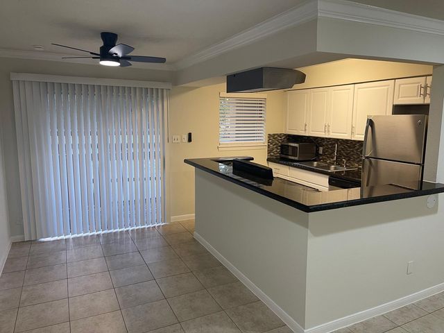 8229 Kingsbrook Road 228, Houston, TX 77024