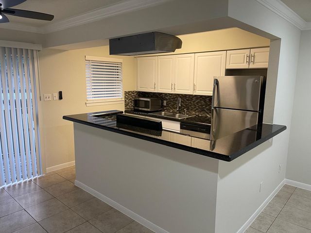 8229 Kingsbrook Road 228, Houston, TX 77024