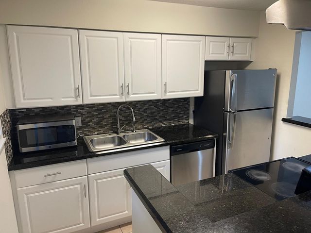 8229 Kingsbrook Road 228, Houston, TX 77024