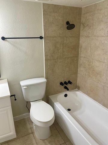 8229 Kingsbrook Road 228, Houston, TX 77024