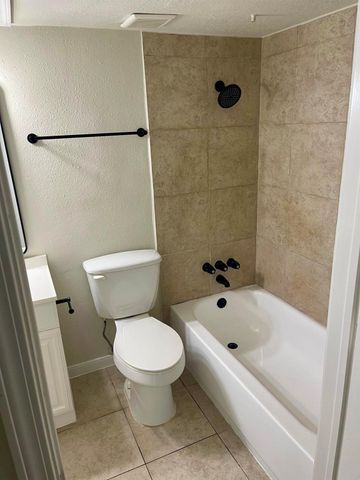 8229 Kingsbrook Road 228, Houston, TX 77024