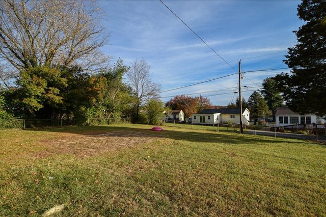 3808 Red Fox DR, Roanoke, VA 24017