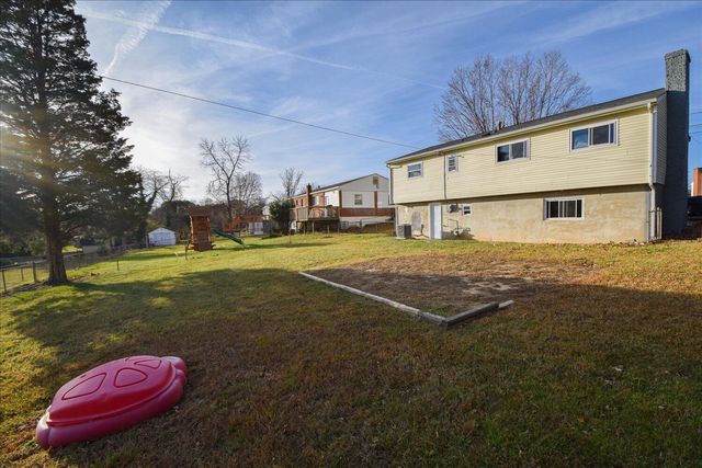 3808 Red Fox DR, Roanoke, VA 24017