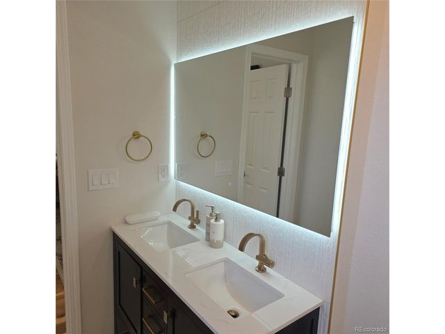 9002 E Amherst Dr A, Denver, CO 80231